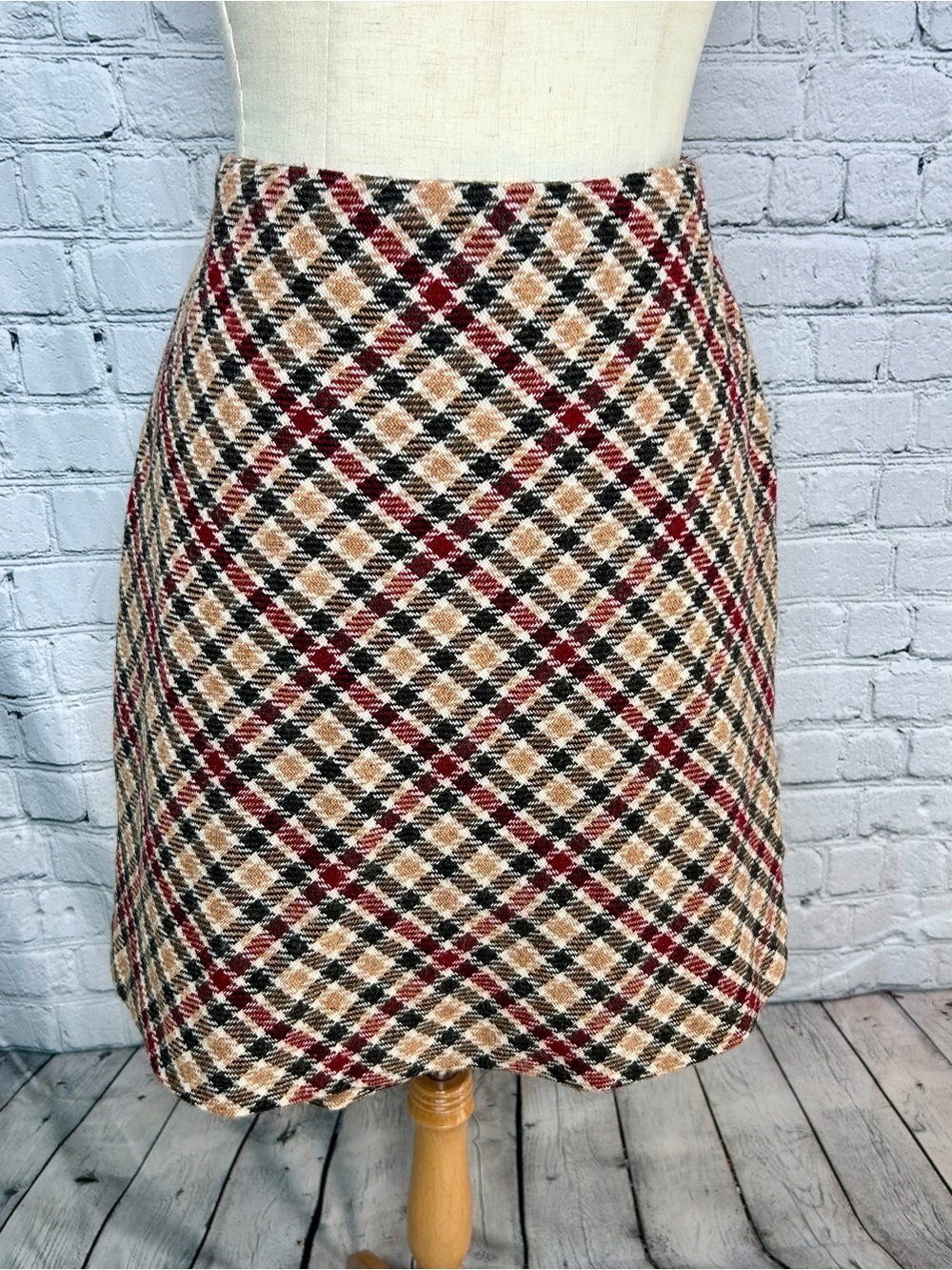 Anne Klein Plaid Tweed Mini Skirt in Tan, Black & Red